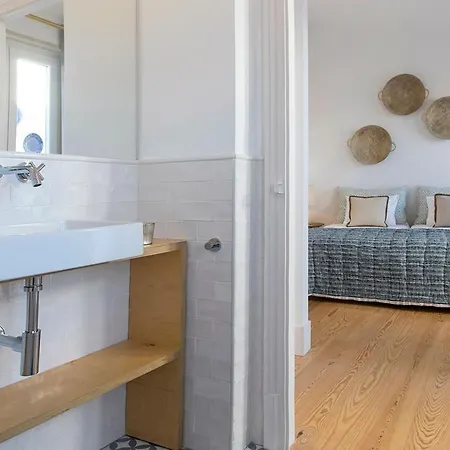 Relaxing And Authentic Terrace Duplex Near Alfama Apartment *