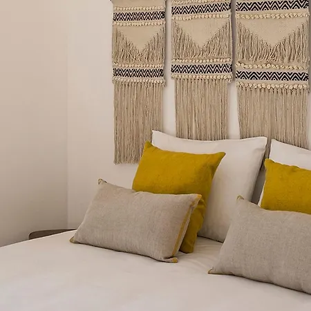 Relaxing And Authentic Terrace Duplex Near Alfama * Lissabon