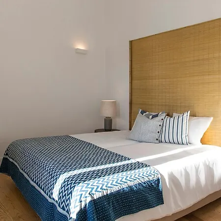 Relaxing And Authentic Terrace Duplex Near Alfama * Lisboa