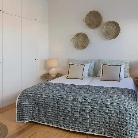 Relaxing And Authentic Terrace Duplex Near Alfama Lissabon